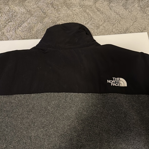 I am selling a Men’s/ Women’s unisex North face jacket - Picture 6 of 6